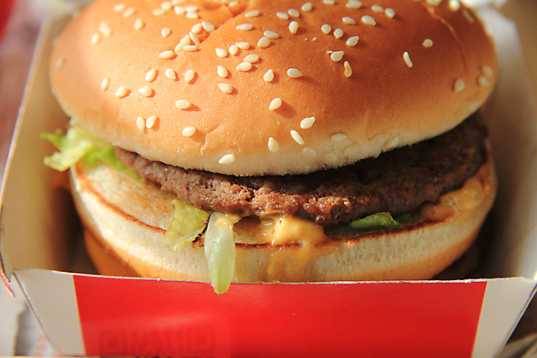 포토 JPG 해외이미지 아이콘 음식 백그라운드 다이어트 채소 감자 패스트푸드 샌드위치 육류 요리 사람없음 상자 식당 식사 튀김 햄버거 정크푸드 상추 큼 왕 케첩 오브젝트 칼로리 가치 점심식사 번 정물화 치즈버거 해로움 해외202004 해외포토 빵 컨셉 식재료 건강 상점 소스_음식 인스턴트 크기 그림 파일형식 이미지허브