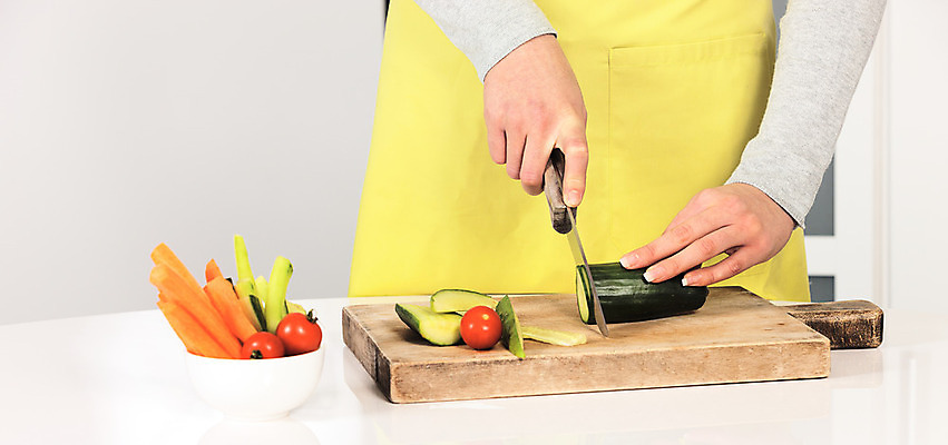 포토 JPG 해외이미지 손 여자 음식 조각 다이어트 토마토 채소 오렌지 재료 손가락 자연 고추 탁자 오이 건강 요리 한명 사람 목재 빨간색 초록색 주방 요리사 식사 저녁식사 샐러드 신선 작업 칼 달콤 맛 자르기 먹기 준비 날카로움 후추 점심식사 바이오 숙성 채식주의자 비건 해외202004 해외포토 나무 직업 1 컬러 가구 컨셉 과일 모션 신체부위 향신료 생태계 채식 파일형식 이미지허브