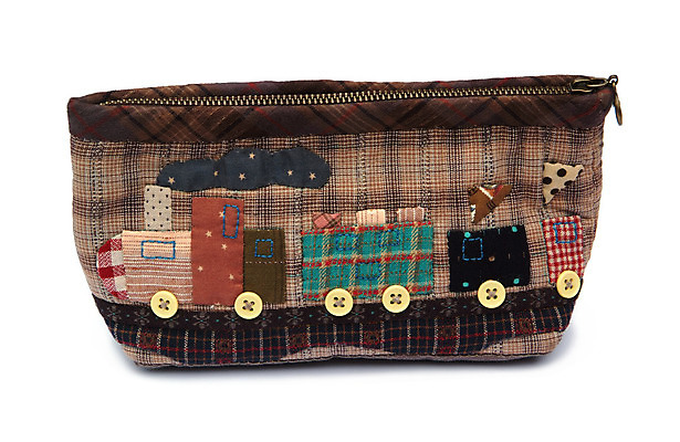 포토 JPG 해외이미지 모양 전통 디자인 문화 백그라운드 패턴 가방 부분 기술 창조 손잡이 여러명 취미 사람없음 장식 갈색 유행 줄무늬 기차 직물 면 주머니 바느질 묘사 오브젝트 질감 정사각형 기념품 지퍼 시트 한조각 수공예 바늘땀 퀼트 핸드메이드 효과 해외202004 해외포토 도형 1 잡화 육상교통 컬러 다수 무늬 대중교통 사람 공예 파일형식 이미지허브