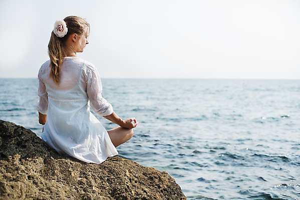 포토 JPG 해외이미지 1 라이프스타일 손 실루엣 스포츠 바다 신체 요가 자연 하늘 아침 추상 휴식 스트레스 건강 한명 사람 물 빛 운동 태양 반사 평화 건강관리 일출 침묵 고요 일몰 활발 고독 호흡 연습 명상 완전 해외202004 해외포토 주간 자연요소 웰빙 감정 컨셉 무늬 촬영기법 관리 생활 신체부위 노을 소리 생태계 파일형식 이미지허브