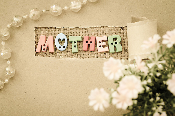 포토 JPG 해외이미지 꽃 종이 백그라운드 사랑 타이포그라피 사람없음 하트 구슬 감사 비즈 베이지색 카피스페이스 어머니의날 해외202004 해외포토 모양 식물 문자 기념일 감정 컬러 공백 미국문화 파일형식 이미지허브