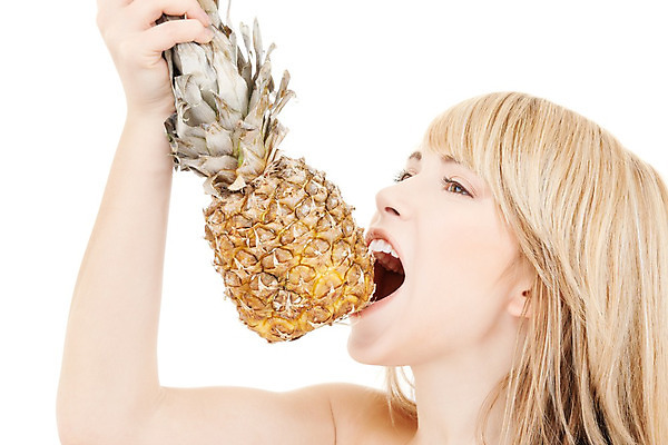 포토 JPG 해외이미지 백인 웰빙 여자 행복 여유 음식 다이어트 과일 건강 한명 미소 10대 금발 화목 활발 흰색 신선 달콤 맛 큼 파인애플 만족 긍정 보여주기 리빙 내추럴 돌봄 완벽 해외202004 해외포토 서양인 1 헤어스타일 감정 컬러 컨셉 모션 청소년 표정 사람 크기 열대과일 파일형식 이미지허브