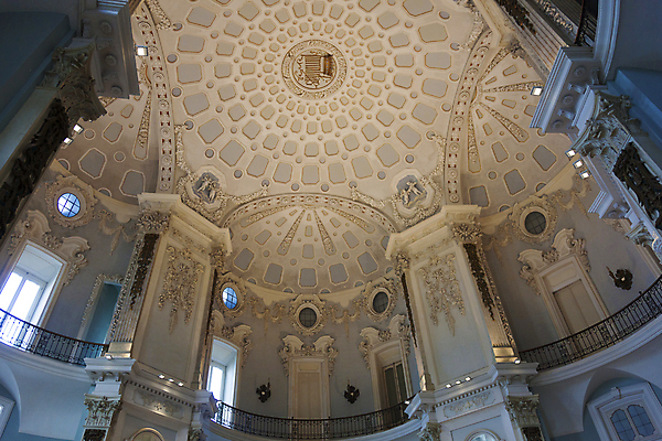포토 JPG 해외이미지 호수 섬 여행 건축양식 실내 사람없음 건물 이탈리아 궁전 방 도시 역사 묘사 천장 산기슭 옛날 해외202004 해외포토 건축물 건축 유럽 고건축 산 내부 파일형식 이미지허브