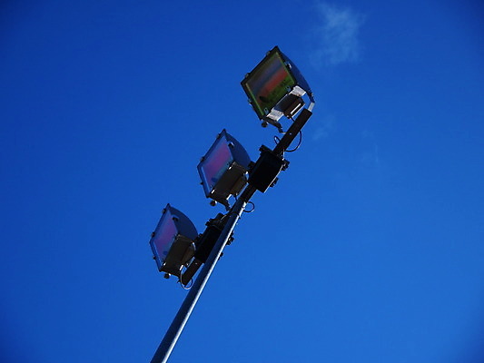 포토 JPG 해외이미지 공원 스포츠 전구 학교 하늘 조명 이벤트 사람없음 야외 파란색 빛 탑 금속 축구 어둠 힘 일몰 경기장 장비 야구 에너지 흰색 등불 램프 점 저녁 큼 오브젝트 봉 스포트라이트 빛망울 반사경 철강 해외202004 해외포토 건축물 공공시설 교육 컬러 스포츠시설 재질 구기 노을 야간 크기 파일형식 이미지허브