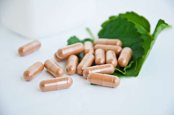 포토 JPG 해외이미지 백그라운드 태국 자연 건강 동양인 사람없음 가로 알약 약 약재 닫기 먹기 허브 흰배경 그림 해외202004 해외포토 식물 아시아 의학 모션 인종 흰색 생태계 파일형식 이미지허브