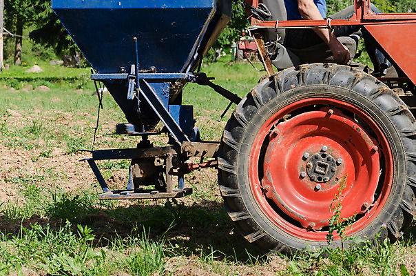 포토 JPG 해외이미지 식물 계절 산업 밭 농업 자연 노동자 씨앗 사람없음 야외 빨간색 여름 농작물 농장 기계 흙 봄 장비 가을 공구 시골 업무 당기기 농부 낟알 땅 밀 메밀 뿌리기 복고 먼지 트랙터 무거움 땅바닥 밭일 특별함 파종 호밀 해외202004 해외포토 직업 컬러 컨셉 식재료 모션 곡류 바닥 농사 도구 작업 무게 농기계 생태계 특수차량 파일형식 이미지허브