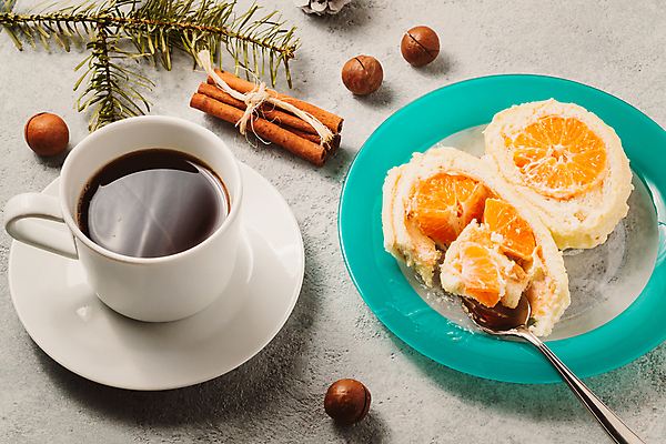 포토 JPG 해외이미지 커피 단면 디저트 귤 실내 사람없음 롤케이크 해외202004 해외포토 음료 음식 과일 내부 케이크 파일형식 이미지허브