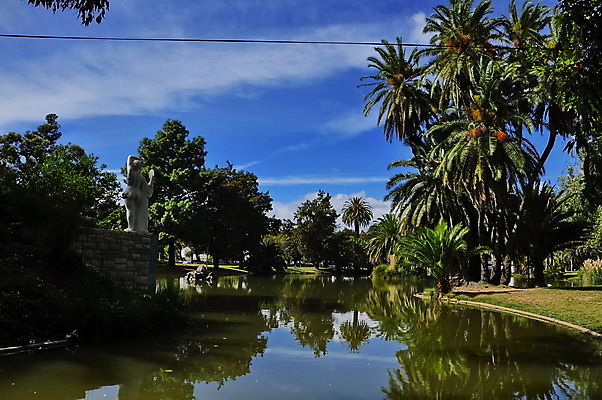 포토 JPG 해외이미지 나무 구름 공원 꽃 유럽 호수 잎 자연 하늘 손바닥 풍경 사람없음 물 반사 정원 포르투갈 허브 분수 그림 해외202004 해외포토 자연요소 식물 손 공공시설 나라 생태계 파일형식 이미지허브