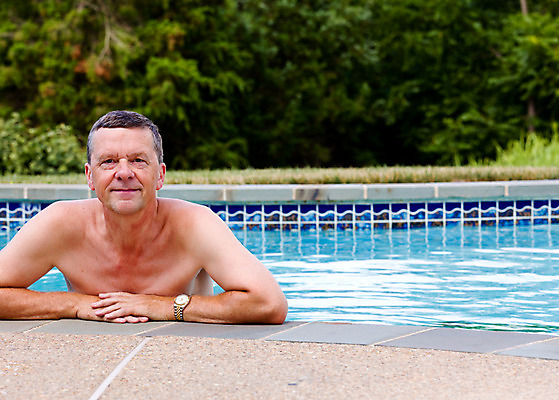 포토 JPG 해외이미지 백인 라이프스타일 응시 남자 행복 50대 휴식 수영장 건강 한명 미소 사람 성인 야외 여름 파란색 운동 머리 수영 회색 젖음 선탠 은퇴 어깨 수영선수 내추럴 뒤뜰 옛날 해외202004 해외포토 서양인 1 시선 계절 감정 컬러 중년 컨셉 운동선수 표정 생활 신체부위 수상스포츠 파일형식 이미지허브