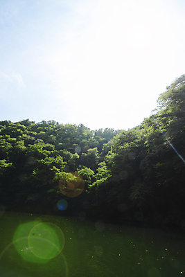 포토 JPG 해외이미지 구름 공원 여행 자연 하늘 휴가 풍경 사람없음 야외 초록색 파란색 강 계곡 일본 해외202004 해외포토 자연요소 공공시설 아시아 컬러 생태계 파일형식 이미지허브