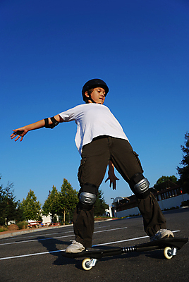 포토 JPG 해외이미지 구름 공원 남자 도로 어린이 스포츠 포즈 장난 모션 하늘 한명 사람 소년 취미 야외 10대 여름 청춘 운동 머리 점프 봄 스케이트 게임 청바지 스케이트보드 바퀴 위험 땅 당구 속도 짐차 스케이터 해외202004 해외포토 자연요소 1 계절 공공시설 길 스포츠용품 컨셉 바지 교통시설 자동차 청소년 놀이 운동선수 건강 신체부위 구기 보드_스포츠 파일형식 이미지허브