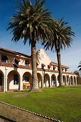 포토 JPG 해외이미지 나무 교통수단 여행 교통시설 산 버스 사람없음 건물 여행객 상점 미국 사막 수술 역 상품 관목 창고 서비스 상업 캘리포니아 수납 유지 프랑스어 분배 스텝 해외202004 해외포토 식물 문자 건축물 육상교통 교통 북아메리카 의학 대중교통 사람 치료 시설 파일형식 이미지허브