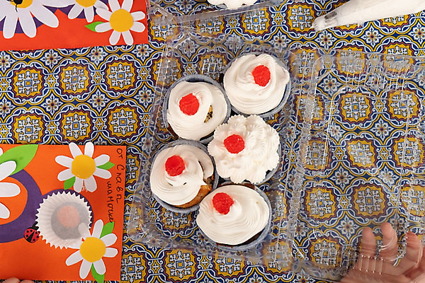 포토 JPG 해외이미지 라이프스타일 남자 행복 어린이 음식 스포츠 백그라운드 포크 신체 의자 장난 탁자 건강 파노라마 요리 소년 사람없음 글로벌 식당 보라색 카페 기쁨 흰색 오븐 작음 큼 컵케이크 크림 반죽 만들기 엽서 러시아인 캡모자 캐러멜 많음 해외202004 해외포토 서양인 모자_잡화 식기 감정 컬러 가구 컨셉 모션 디저트 촬영기법 사람 생활 케이크 상점 가전제품 크기 편지 파일형식 이미지허브