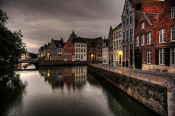 포토 JPG 해외이미지 유럽 여행 하늘 휴가 사람없음 물 강 반사 성당 교회 여행객 중세 역사 운하 벨기에 옛날 채널 해외202004 해외포토 자연요소 나라 종교건축 사람 건물 서유럽 파일형식 이미지허브
