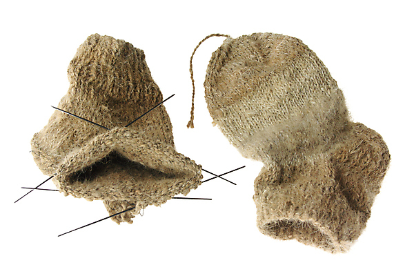 포토 JPG 해외이미지 디자인 옷 계절 겨울 양말 따뜻함 사람없음 옆모습 가로 갈색 유행 회색 흰색 직물 뜨거움 뜨개질 상품 큼 오브젝트 싱글 복고 서리 부드러움 섬유 짜임 양모 고립 핸드메이드 해외202004 해외포토 뷰포인트 컬러 취미 감각 크기 파일형식 이미지허브