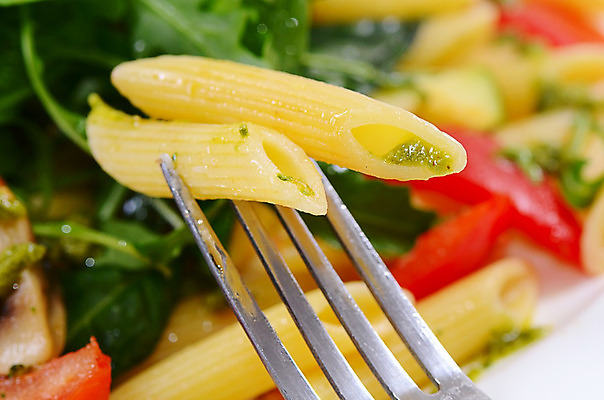 포토 JPG 해외이미지 접시 음식 백그라운드 포크 다이어트 토마토 채소 탁자 치즈 파스타 건강 요리 사람없음 빨간색 초록색 식사 저녁식사 이탈리아 샐러드 신선 닫기 브로콜리 지중해 바질 점심식사 고립 마카로니 채식주의자 펜네 해외202004 해외포토 식기 유럽 바다 컬러 가구 모션 유제품 서양음식 채식 파스타면 파일형식 이미지허브