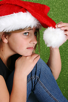 포토 JPG 해외이미지 백인 모델 여자 얼굴 크리스마스 휴가 갈색머리 한명 사람 10대 빨간색 초록색 흰색 표현 솜털 특징 해외202004 해외포토 서양인 1 헤어스타일 기념일 컬러 청소년 신체부위 파일형식 이미지허브