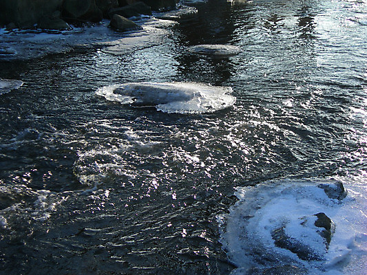 포토 JPG 해외이미지 계절 백그라운드 겨울 자연 불꽃 풍경 사람없음 야외 물 빛 강 컬러풀 글로벌 태양 맑음 얼음 침묵 봄 젖음 흐름 추위 덮개 흰색 신선 투명 개울 숲 시원함 크리스탈 북극 묘사 서리 문학 장노출 고드름 바둑 오르막 내추럴 생태학 해외202004 해외포토 자연요소 교육 컬러 컨셉 놀이 불 날씨 촬영기법 소리 뚜껑 광석 극지방 생태계 파일형식 이미지허브