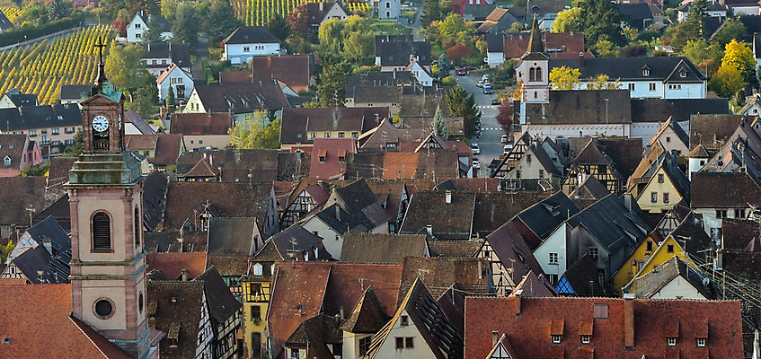 포토 JPG 해외이미지 전통 외관 유럽 문화 여행 잎 농업 자연 휴가 아파트 사람없음 건물 목재 장식 초록색 강 도시풍경 햇빛 마을 프랑스 골동품 시골 도시 중세 역사 운하 포도밭 장면 포도나무 지역 타운 종탑 프랑스어 해외202004 해외포토 나무 식물 문자 건축물 나라 산업 컬러 밭 재료 주택 풍경 태양 탑 과일나무 생태계 파일형식 이미지허브