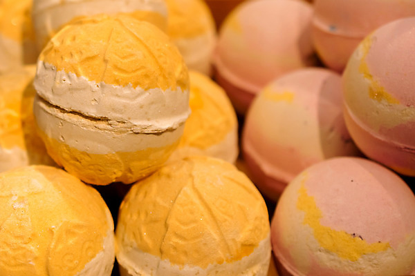 포토 JPG 해외이미지 접시 음식 빵 분홍색 채소 오렌지 과일 아이스크림 디저트 부활절 건강 사람없음 목재 컬러풀 갈색 노란색 쿠키 케이크 계란 버섯 빵집 욕실 흰색 신선 달콤 아침식사 씻기 설탕 굽기 크림 유기농 비누 마카롱 프랑스어 고립 샤워실 위생관리 페스츄리 핸드메이드 해외202004 해외포토 나무 문자 식기 웰빙 기념일 컬러 재료 관리 위생용품 상점 알 식사 청결 맛 구이 샤워시설 파일형식 이미지허브