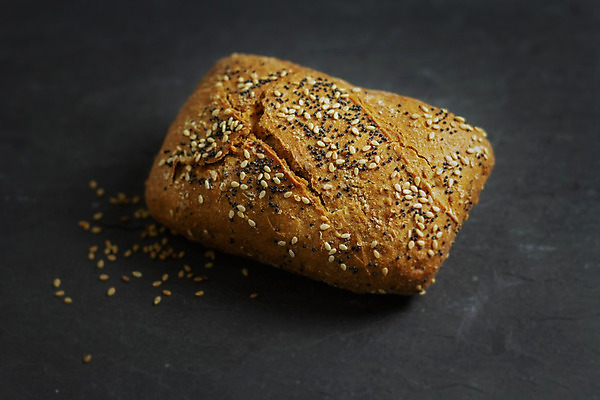 포토 JPG 해외이미지 전통 음식 조각 백그라운드 다이어트 건강 씨앗 사람없음 갈색 검은색 식사 어둠 껍질 시골 신선 황금 맛 아침식사 상품 낟알 시리얼 밀 굽기 먹기 유기농 반죽 밀가루 깨 섬유 덩어리 내추럴 프랑스어 고립 번 탄수화물 핸드메이드 호밀 해외202004 해외포토 식물 문자 웰빙 빵 컬러 컨셉 식재료 모션 곡류 직물 조미료 가루 구이 파일형식 이미지허브