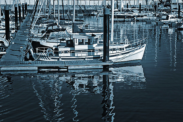 포토 JPG 해외이미지 밧줄 스포츠 파도 바다 여행 이동 요트 바람 항해 해변 사람없음 목재 물 파란색 장비 도전 만 보트 고급 크루즈 라이벌 승무원 갑판 묘사 속도 돛 함선 매듭 해안도시 포트 닻 기어 네비게이션 돛대 해외202004 해외포토 자연요소 나무 직업 줄 컬러 컨셉 배_교통 재료 날씨 도시 파일형식 이미지허브