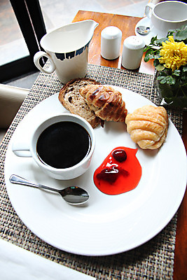 포토 JPG 해외이미지 접시 커피 음식 빵 조각 백그라운드 아침 샌드위치 육류 요리 사람없음 컵 빨간색 노란색 식당 계란 식사 튀김 흰색 맛 아침식사 굽기 먹기 배고픔 오브젝트 서빙 토스트 점심식사 짠맛 해외202004 해외포토 주간 식기 음료 컬러 컨셉 식재료 모션 상점 알 구이 파일형식 이미지허브