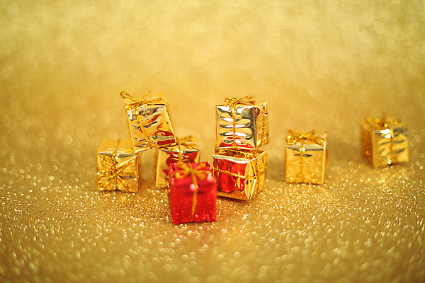 포토 JPG 해외이미지 백그라운드 크리스마스 휴가 새로움 선물 사람없음 장식 빨간색 빛 상자 노란색 놀람 축하 생일 황금 고급 연도 카피스페이스 해외202004 해외포토 기념일 감정 컬러 컨셉 표정 공백 파일형식 이미지허브