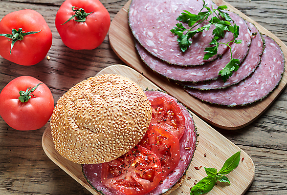 포토 JPG 해외이미지 음식 조각 토마토 채소 고추 샌드위치 건강 육류 요리 씨앗 사람없음 목재 빨간색 초록색 식사 저녁식사 이탈리아 햄버거 신선 소시지 클래식 폐기물 정상 자르기 밀 먹기 허브 속도 햄 롤 깨 후추 바질 점심식사 번 살라미 핸드메이드 해외202004 해외포토 나무 식물 유럽 빵 컬러 컨셉 식재료 재료 모션 곡류 패스트푸드 조미료 가공식품 쓰레기 향신료 파일형식 이미지허브