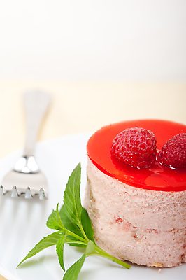 포토 JPG 해외이미지 분홍색 디저트 사람없음 케이크 달콤 민트 산딸기 무스케이크 해외202004 해외포토 음식 컬러 과일 맛 허브 파일형식 이미지허브