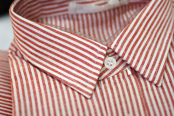 포토 JPG 해외이미지 직업 드레스 옷 남자 셔츠 정장 사람없음 유행 판매 상점 이탈리아 흰색 직물 면 바느질 목 소매 재단 정중 지능 해외202004 해외포토 유럽 컬러 컨셉 상의 사람 신체부위 파일형식 이미지허브