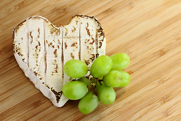 포토 JPG 해외이미지 모양 1 조각 백그라운드 컨셉 탁자 포도 치즈 사랑 사람없음 목재 초록색 갈색 노란색 프랑스 흰색 하트 원형 상품 자르기 크림 부드러움 프랑스어 곰팡이 카피스페이스 해외202004 해외포토 도형 나무 문자 감정 유럽 컬러 가구 과일 재료 모션 유제품 공백 감각 파일형식 이미지허브
