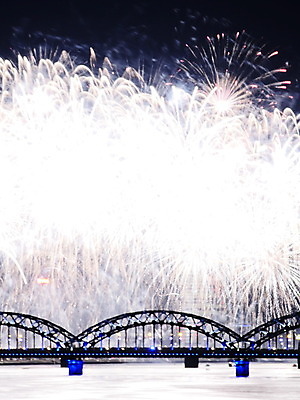 포토 JPG 해외이미지 디자인 기념일 백그라운드 크리스마스 겨울 하늘 불꽃 새해 기념 미술 사람없음 장식 물 파란색 컬러풀 교회 검은색 미국 어둠 놀람 축하 도시 생일 날짜 닫기 큼 모닥불 2014년 파열 연소 인공 해외202004 해외포토 자연요소 계절 감정 컬러 컨셉 북아메리카 종교건축 모션 불 문화예술 표정 이벤트 건물 크기 연도 파일형식 이미지허브