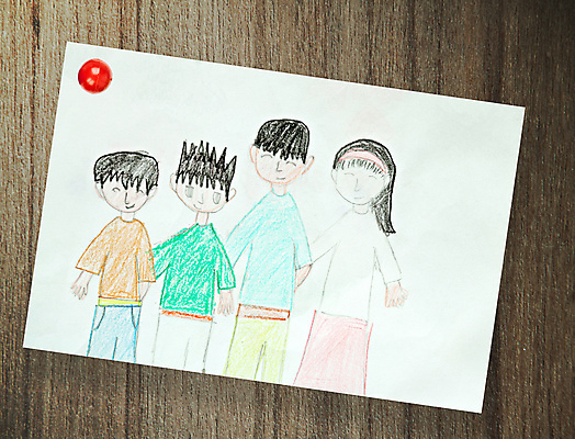 포토 JPG 해외이미지 여자 남자 딸 행복 종이 아들 어린이 가족 엄마 함께함 미술 미소 사람 소년 성인 사람없음 목재 기쁨 그룹 아빠 만화 스케치 그림 손그림 언니 남동생 해외202004 해외포토 나무 감정 컨셉 재료 관계 문화예술 표정 자매 동생 파일형식 이미지허브