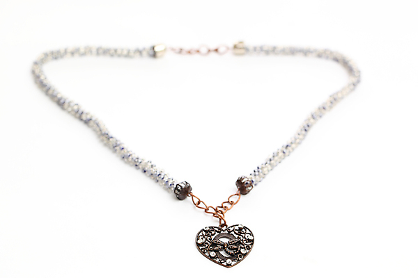 포토 JPG 해외이미지 모양 여자 길 결혼 목걸이 함께함 건강 선물 사랑 미술 사람없음 장식 빛 노란색 유행 금속 보라색 바위 흰색 하트 화려 재산 황금 고급 우아함 은색 보석 오브젝트 싱글 복고 다이아몬드 약혼 고립 백금 옛날 팬던트 회복 해외202004 해외포토 감정 컬러 컨셉 장신구 재질 문화예술 사람 이벤트 금융 돌_바위 광석 약속 파일형식 이미지허브