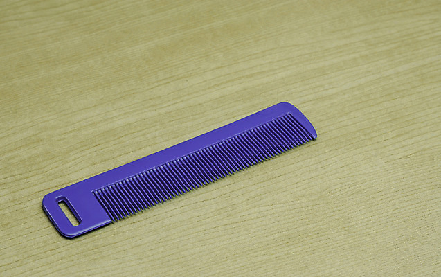 포토 JPG 해외이미지 스튜디오촬영 헤어스타일 탁자 주방용품 손잡이 사람없음 목재 가로 파란색 컬러풀 한개 머리카락 검은색 장비 머리빗 닫기 플라스틱 오브젝트 작업도구 바디케어 해외202004 해외포토 나무 1 컬러 가구 생활용품 재료 모션 재질 실내 머리 도구 미용용품 파일형식 이미지허브