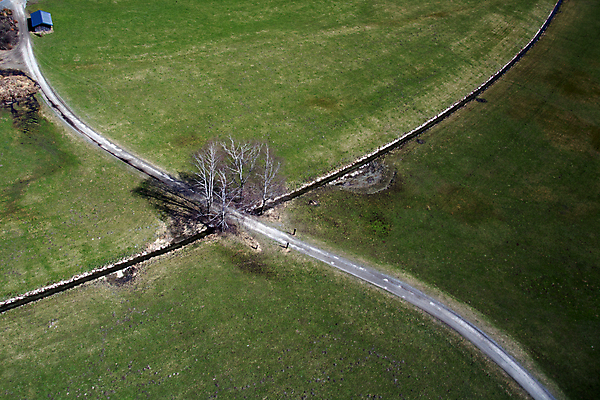 포토 JPG 해외이미지 나무 도로 밭 자연 거리 그림자 풍경 사람없음 물 봄 개울 오스트리아 4월 방법 해외202004 해외포토 자연요소 식물 계절 유럽 길 농업 교통시설 강 날짜 생태계 파일형식 이미지허브