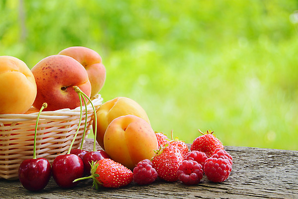 포토 JPG 해외이미지 식물 계절 열매 음식 백그라운드 다이어트 자연 탁자 디저트 건강 사람없음 목재 빨간색 초록색 여름 갈색 정원 활발 수확 신선 체리 닫기 달콤 맛 유기농 날것 산딸기 내추럴 바이오 살구 숙성 옛날 채식주의자 비건 해외202004 해외포토 나무 웰빙 컬러 가구 컨셉 농업 과일 재료 모션 생태계 채식 파일형식 이미지허브