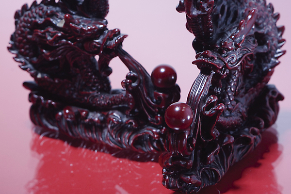 포토 JPG 해외이미지 동물 아시아 동양인 사람없음 빨간색 조각상 중국 용 보트 충돌 사건 거짓 램 복제 해외202004 해외포토 나라 컬러 배_교통 인종 조형물 파일형식 이미지허브