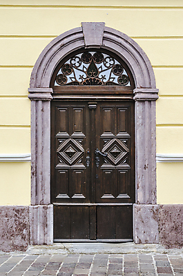 포토 JPG 해외이미지 전통 외관 유럽 백그라운드 건축양식 창문 출입구 주택 사람없음 야외 목재 장식 문 수확 골동품 클래식 큼 입장 아치 문고리 목각 대칭 더블 옛날 정문 해외202004 해외포토 나무 건축 나라 컨셉 농업 재료 건물 크기 파일형식 이미지허브