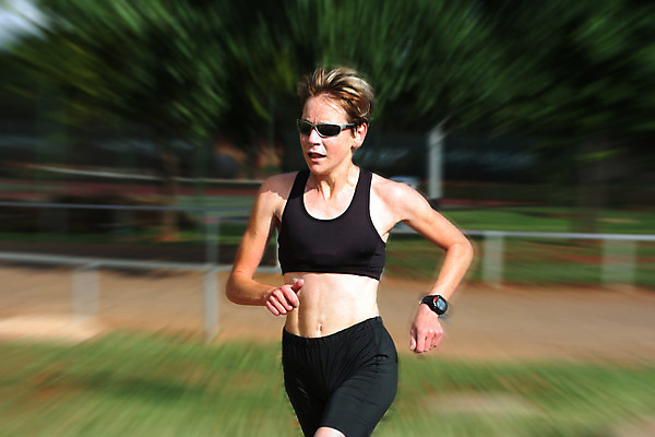 포토 JPG 해외이미지 백인 여자 포즈 이동 다이어트 휴식 건강 한명 성인 빨간색 운동 경쟁 에너지 흰색 속도 마라톤 블러 챔피언 해외202004 해외포토 서양인 1 컬러 컨셉 사람 경기 육상스포츠 파일형식 이미지허브