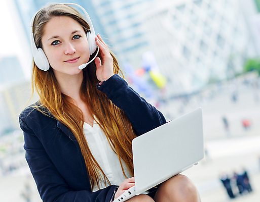 포토 JPG 해외이미지 직업 학생 라이프스타일 컨셉 인터넷 회사 비즈니스 통신 성공 말하기 대화 한명 사람 20대 야외 노트북 스마트폰 컴퓨터 공책 외침 업무 비즈니스우먼 책상 긍정 부름 접수 셀룰러 해외202004 해외포토 1 여자 가구 모션 문구용품 청년 생활 전자제품 핸드폰 스마트기기 소리 작업 직장인 파일형식 이미지허브