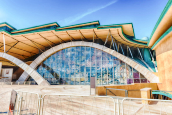 포토 JPG 해외이미지 외관 건축양식 창문 유리 하늘 지붕 사람없음 건물 목재 초록색 파란색 교회 이탈리아 얼룩 원형 아빠 성자 소프트포커스 큼 아치 보케 대리석 보호구역 순례 철강 해외202004 해외포토 도형 나무 건축물 건축 유럽 종교 컬러 재료 가족 종교건축 재질 촬영기법 크기 구역 파일형식 이미지허브