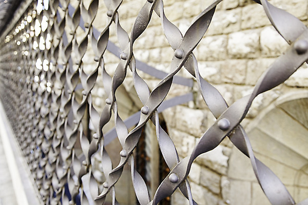 포토 JPG 해외이미지 디자인 공원 선 백그라운드 패턴 건축양식 난간 추상 새로움 안전 사람없음 야외 장식 울타리 금속 검은색 힘 흰색 바 화려 끝 보호 철 심볼 묘사 보안 대문 날카로움 스파이크 평행 고립 옛날 용접 철강 철책 스타일 해외202004 해외포토 공공시설 건축 컬러 컨셉 무늬 재질 담장 문 파일형식 이미지허브