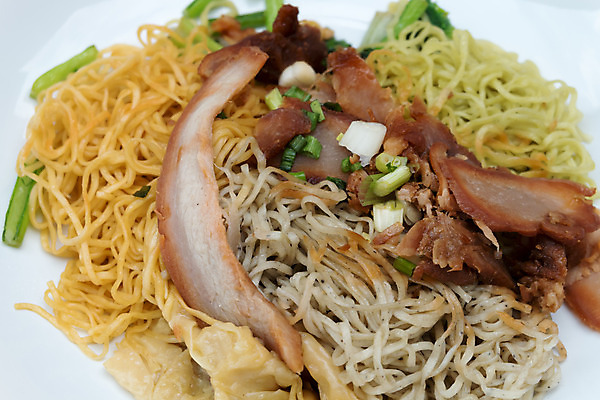 포토 JPG 해외이미지 음식 채소 오리 파스타 건강 요리 동양인 사람없음 노란색 식당 식사 저녁식사 중국 흰색 면 사발 먹기 배고픔 국수 점심식사 해외202004 해외포토 아시아 컬러 모션 조류 서양음식 인종 상점 면류 사기그릇 파일형식 이미지허브