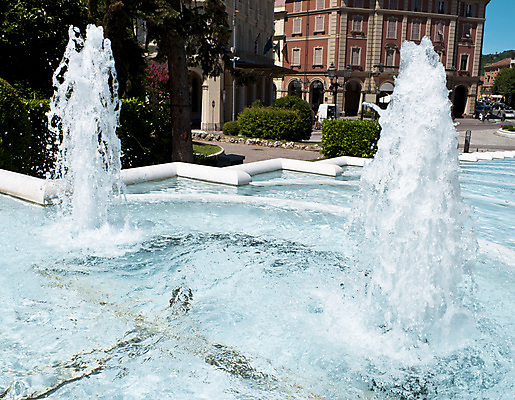 포토 JPG 해외이미지 유럽 여행 하늘색 백그라운드 건축양식 휴가 휴식 건강 사람없음 치료 물 파란색 빛 조각상 스파 이탈리아 흐름 도시 분수 정사각형 대리석 돌봄 해외202004 해외포토 자연요소 도형 건축 나라 컬러 컨셉 재료 의학 모션 조형물 파일형식 이미지허브