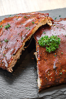 포토 JPG 해외이미지 접시 음식 손가락 뼈 감자 육류 돼지고기 옥수수 요리 사람없음 식당 식사 저녁식사 아기 최고 고명 달콤 맛 그릴 바비큐 강의 굽기 메인 메뉴 준비 서빙 판 바비큐립 프랑스어 점심식사 앙트레 스타일 해외202004 해외포토 문자 식기 손 컨셉 채소 식재료 주방용품 곡류 사람 상점 구이 파일형식 이미지허브