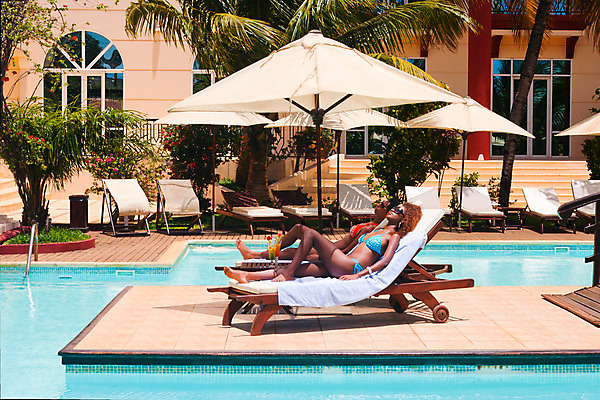 포토 JPG 해외이미지 나무 라이프스타일 계절 여자 여행 의자 우산 호텔 휴가 휴식 수영장 건강 손바닥 사람 야외 두명 물 빛 햇빛 태양 수영 스파 목욕 뜨거움 휴게실 고급 휴양지 양산 코코넛 돌봄 마다가스카르 이국적 터키석 해외202004 해외포토 자연요소 식물 손 가구 컨셉 과일 모션 숙소 생활 청결 장소 수상스포츠 보석 파일형식 이미지허브