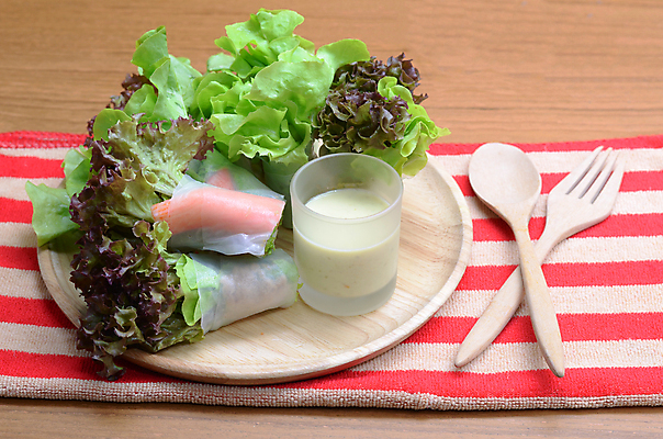 포토 JPG 해외이미지 전통 접시 아시아 종이 음식 백그라운드 다이어트 채소 밥 오이 새우 건강 요리 사람없음 목재 식사 저녁식사 중국 봄 샐러드 흰색 신선 면 상추 자르기 해산물 베트남 롤 해외202004 해외포토 나무 식기 계절 나라 컬러 재료 모션 갑각류 동남아시아 파일형식 이미지허브