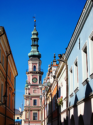 포토 JPG 해외이미지 외관 유럽 벽 여행 건축양식 창문 하늘 휴가 벽돌 주택 사람없음 야외 건물 파란색 세계 탑 골동품 도시 역사 시장 재산 메인 정사각형 지역 광택 북쪽 타운 동쪽 폴란드 르네상스 옛날 해외202004 해외포토 도형 건축물 건축 나라 컬러 금융 방향 파일형식 이미지허브